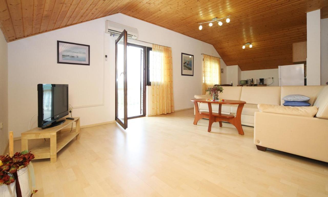 Apartments Mond Gornji Karin Bagian luar foto