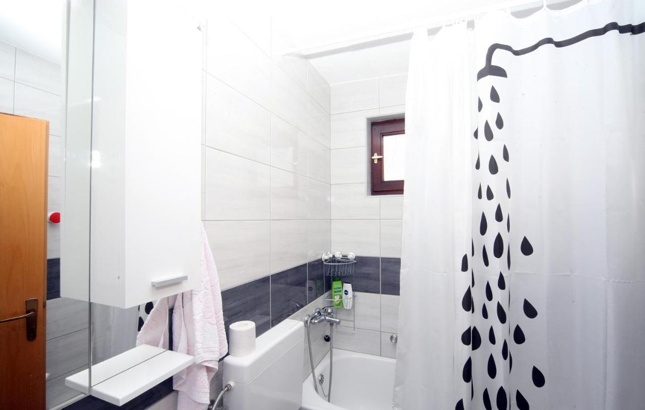 Apartments Mond Gornji Karin Bagian luar foto