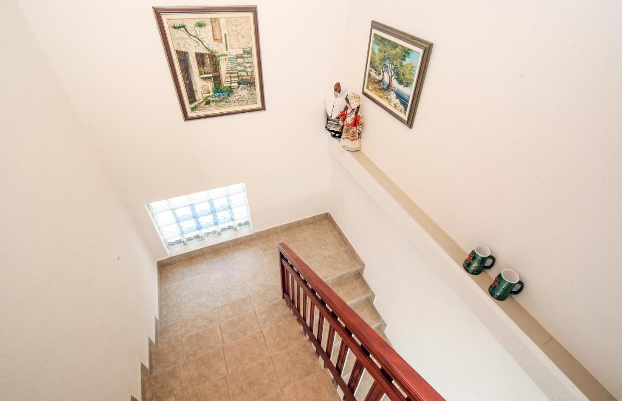 Apartments Mond Gornji Karin Bagian luar foto